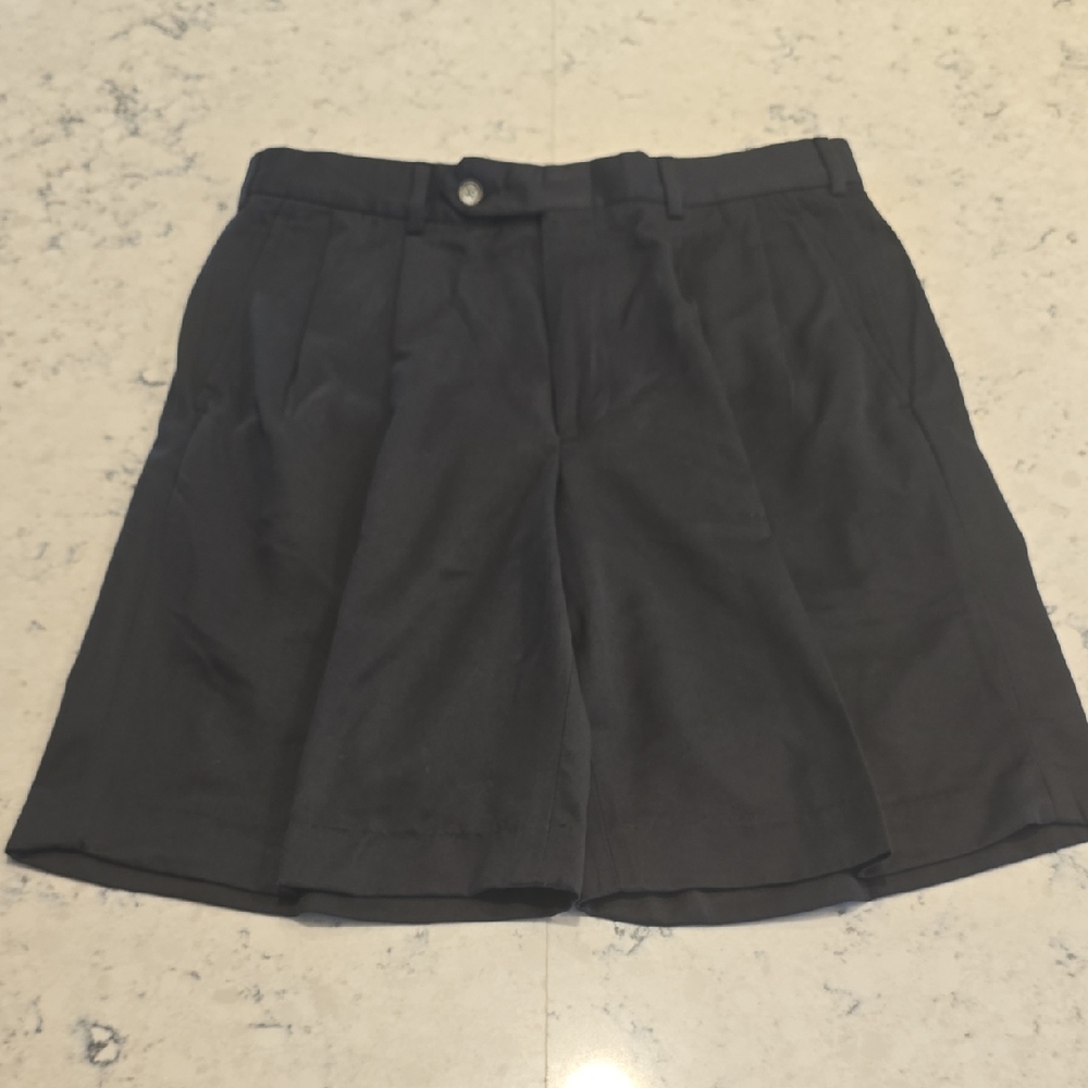 Descente Men's Black Flat Front Shorts Sz 32